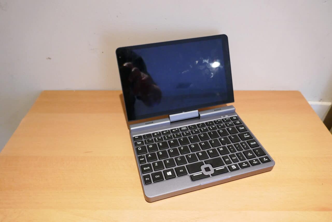 Micro Laptop First Impressions | Gadgetonomie